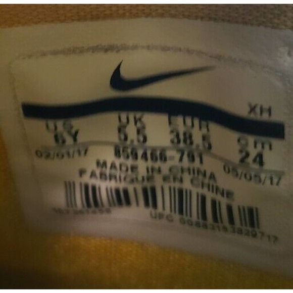 Nike Kyrie 3 Mac and Cheese 6Y Yellow Nike Logo Style 859466-791 Blue Trim - Picture 10 of 10